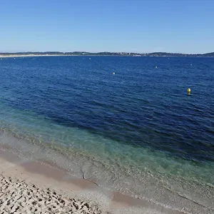https://bel-appartement-accs-direct-mer-lalmanarre-hyeres.fr-provencehotel.com